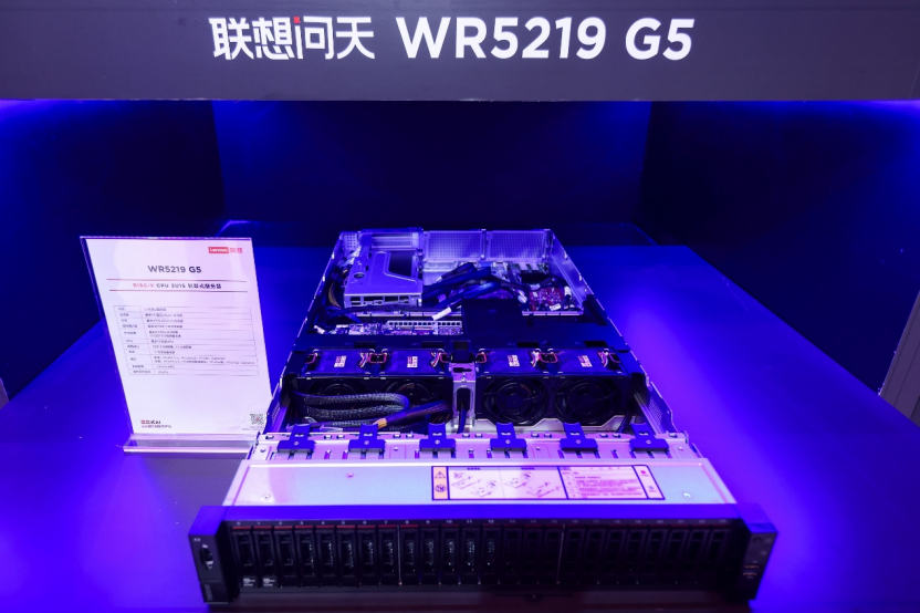 架构革命！搭载蓝芯智通融合CPU，联想推出全球首款开源架构AI服务器